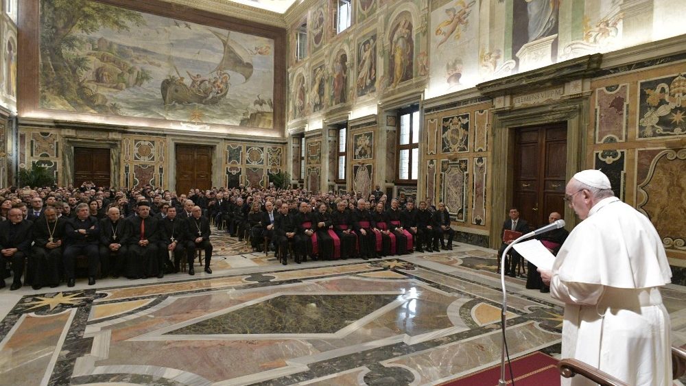 Discurso del Santo Padre Francisco a los participantes en un curso organizado por el Tribunal de la Rota Romana
